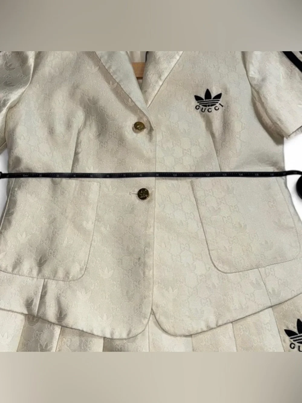 Adidas x Gucci: cream pleated skirt and blazer set - Picture 8 of 8